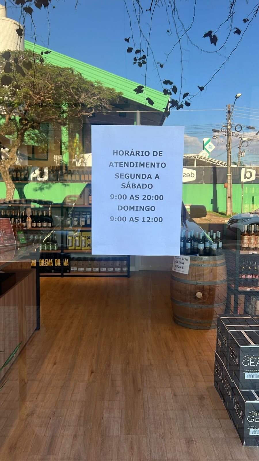 Placa en la tienda